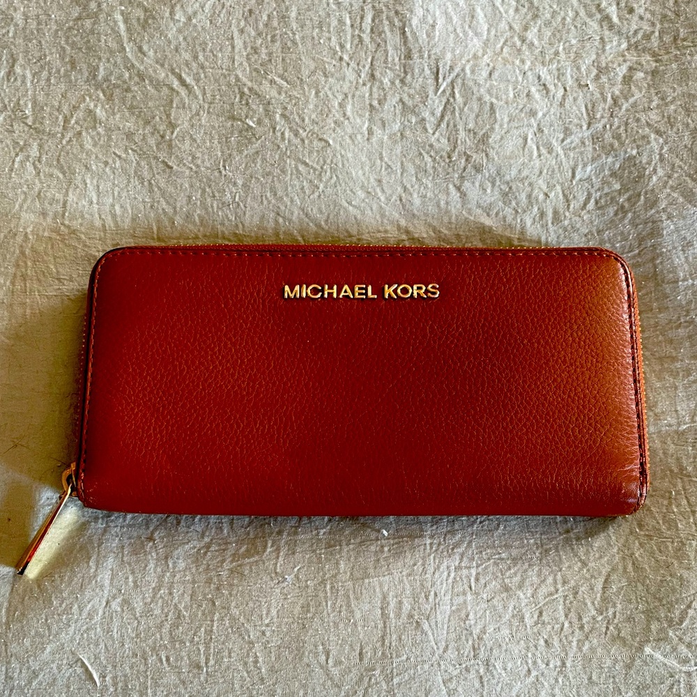 Michael Kors zip wallet